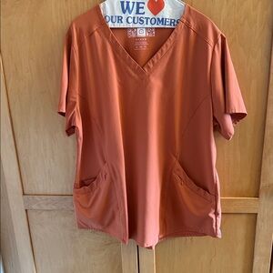 Wonder wink , V-Neck scrub top in Rust